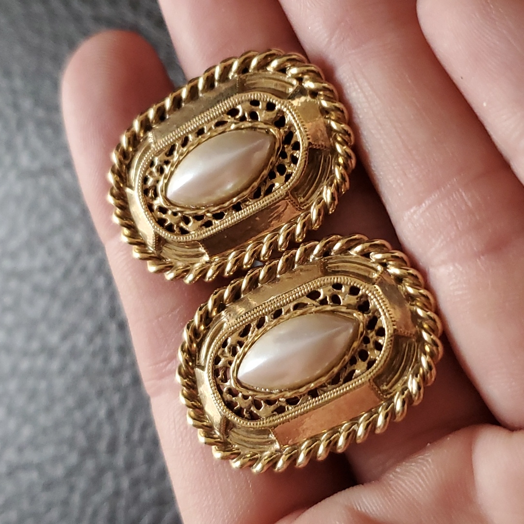 1928 Clip On Earrings 16$